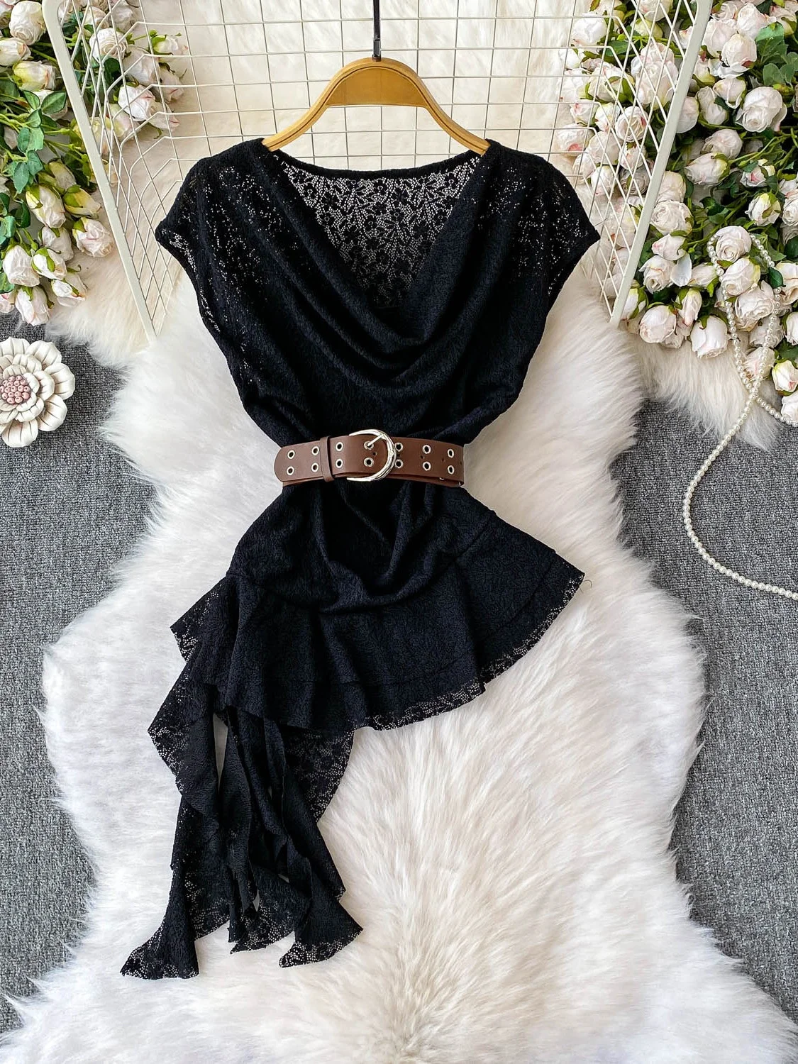 Csa Sexy de Renda Estilo Americano Fena 2025 Nova Cintura Ajustada Sem Mangas Decote em V Barra com Babados Top Versão...