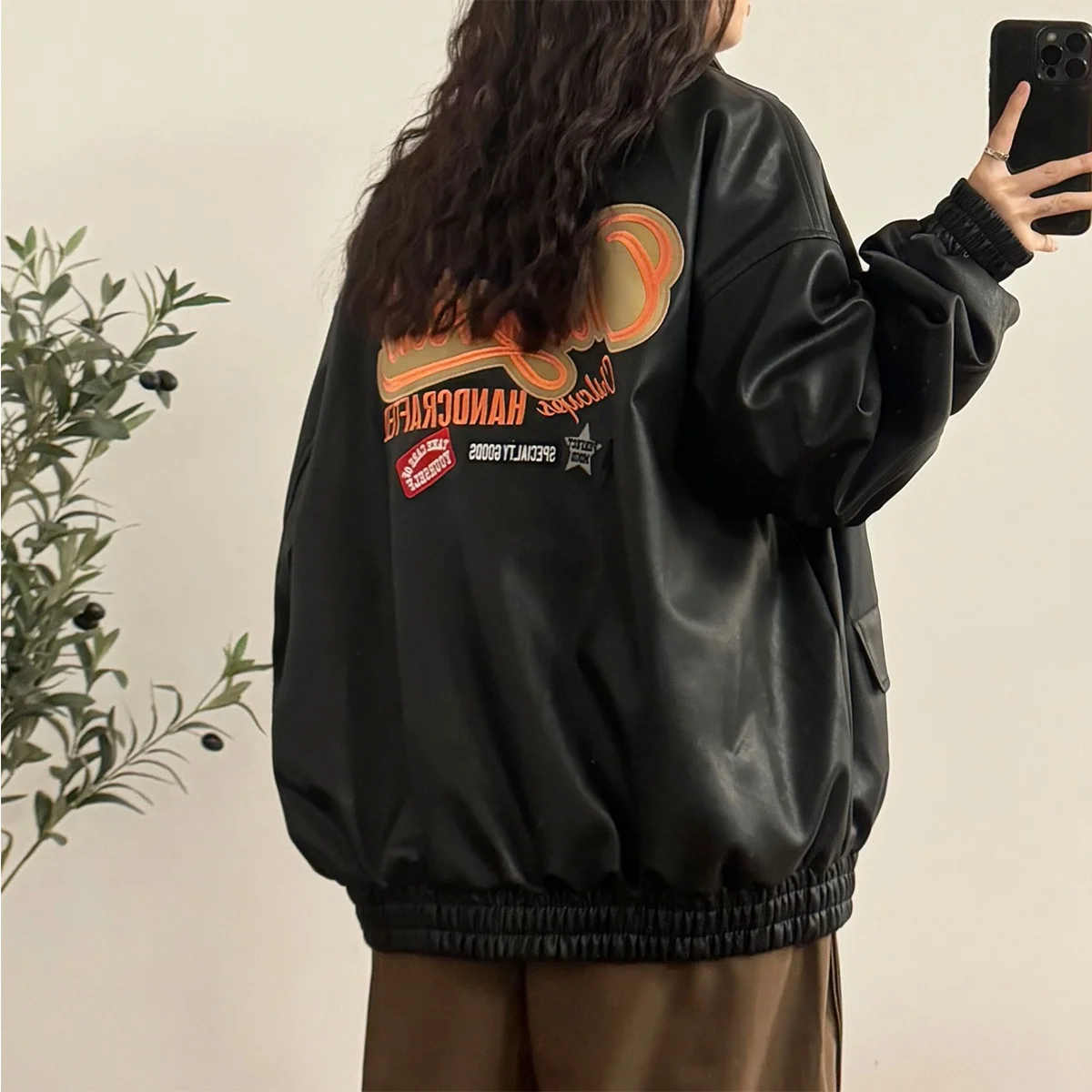 UATONLINE2025 春秋 アメリカンレトロ 刺繍入りレターPUレザー ジャケット レディース ルーズフィット ストリート スリーブロング ジージー...