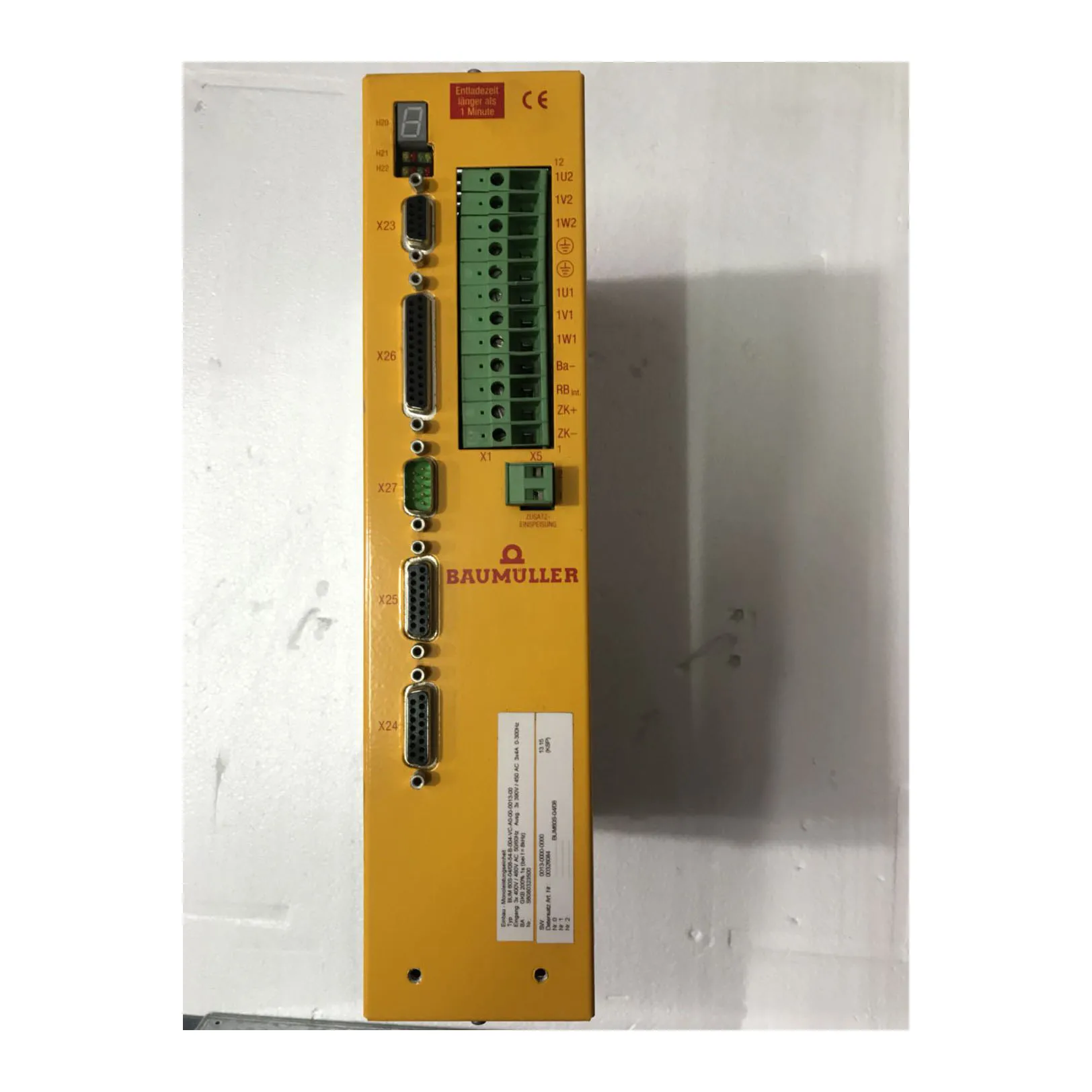 

Baumuller BUM60S-04/08-54-B-004-VC-A0-00-0013-00 Сервопривод