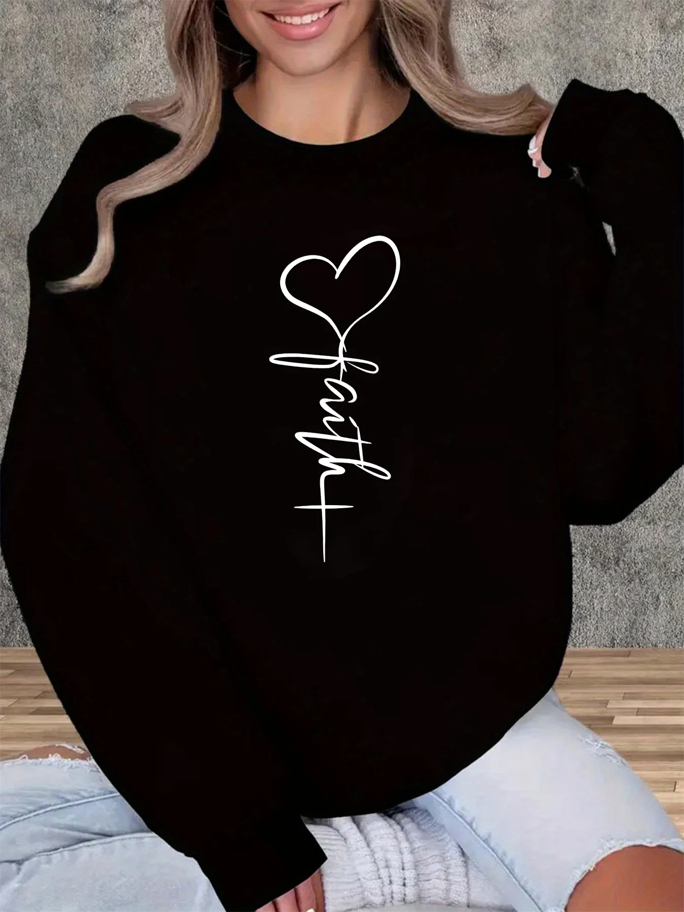 Women's autumn and winter casual loose and comfortable warm heart and cross pattern printed round neck long sleeved pullover