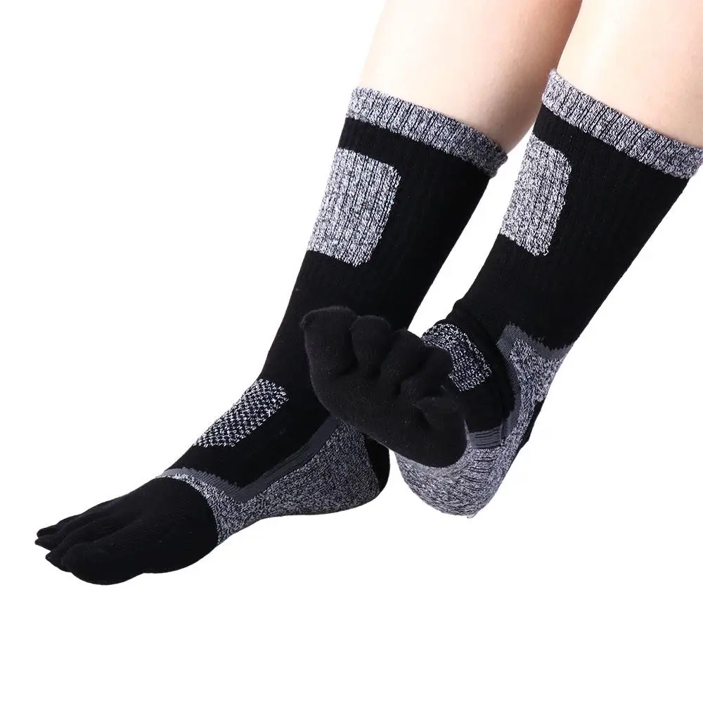 

Fashion Winter Split-toed Socks Sport Trendy Patchwork Color Thick Cotton Middle Tube Hosiery Five Finger Socks Man Socks