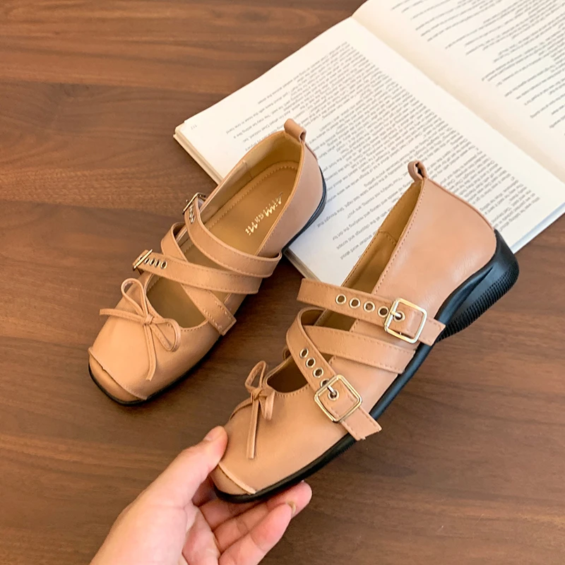 مصمم جديد خنزير الأنف ماري جين أحذية الباليه النمط الفرنسي الانزلاق على مشبك حذاء نسائي ريترو مربع رئيس فستان كعب منخفض الأحذية