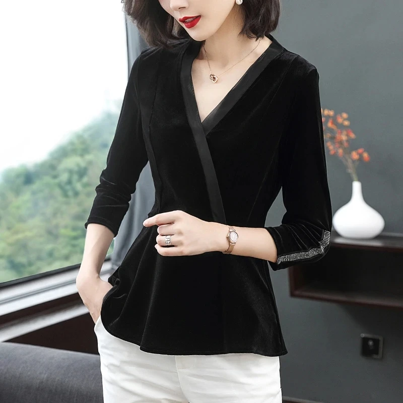 

Spring Autumn Black V-neck Tops For Women Long Sleeved Slim Gold Velvet T-shirts Middle Aged Mother Fashion Shirts Velvet Tees