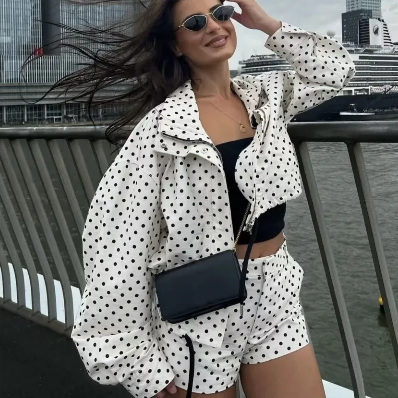 

2025 Autumn Women's Korean-Style Retro Casual Two-Piece Set Stand-Collar Long-Sleeve Polka-Dot Drawstring Jacket & Shorts