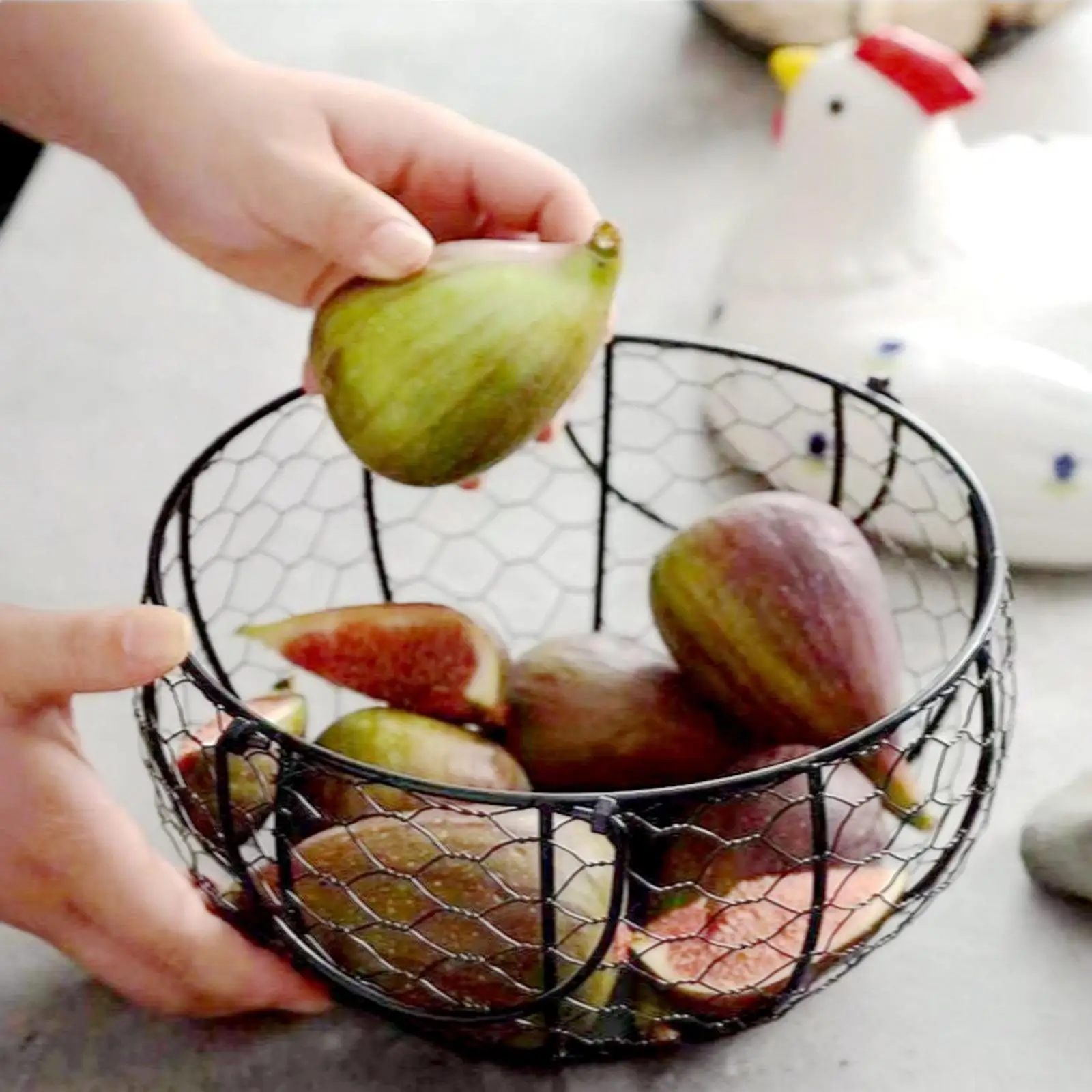 Metal Egg Storage Basket Snack Fruit Basket Collection Ceramic Hen Design