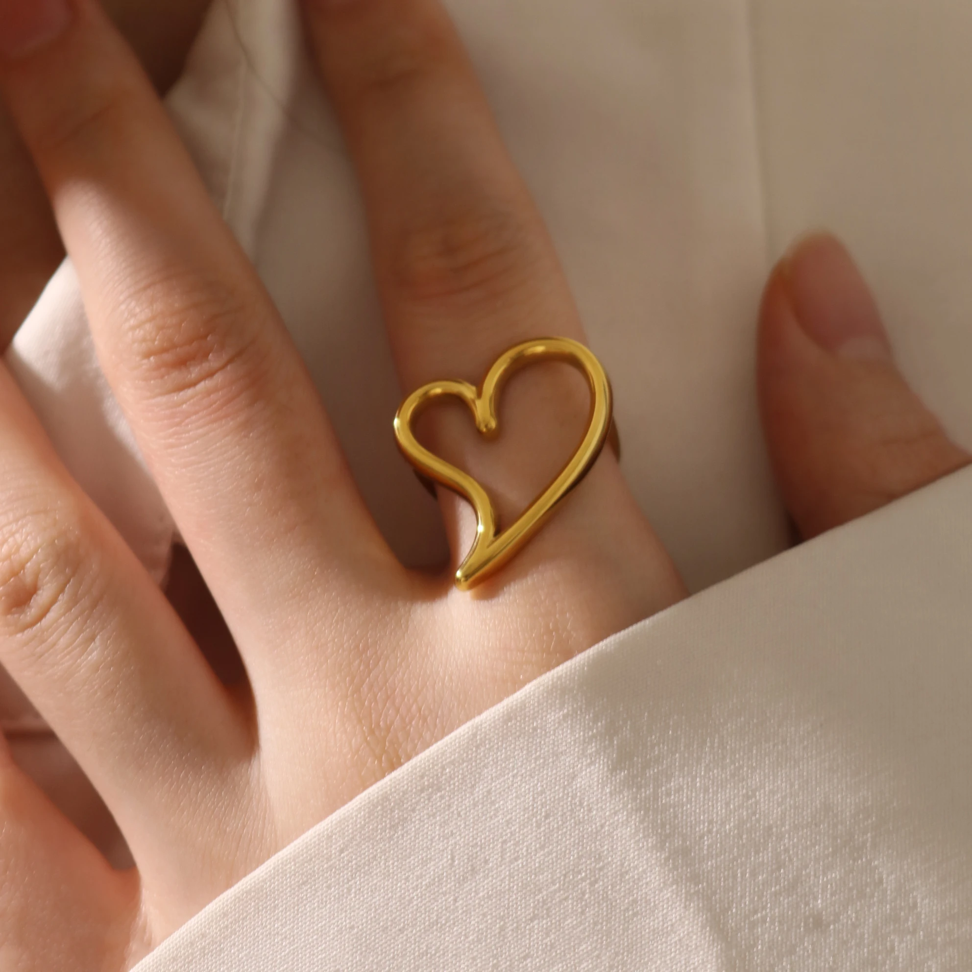 Personality Heart Fashion Stainless Steel Waterproof Minimalist Hollow Charms Gold 18K Plated Trendy Jewelry for Women