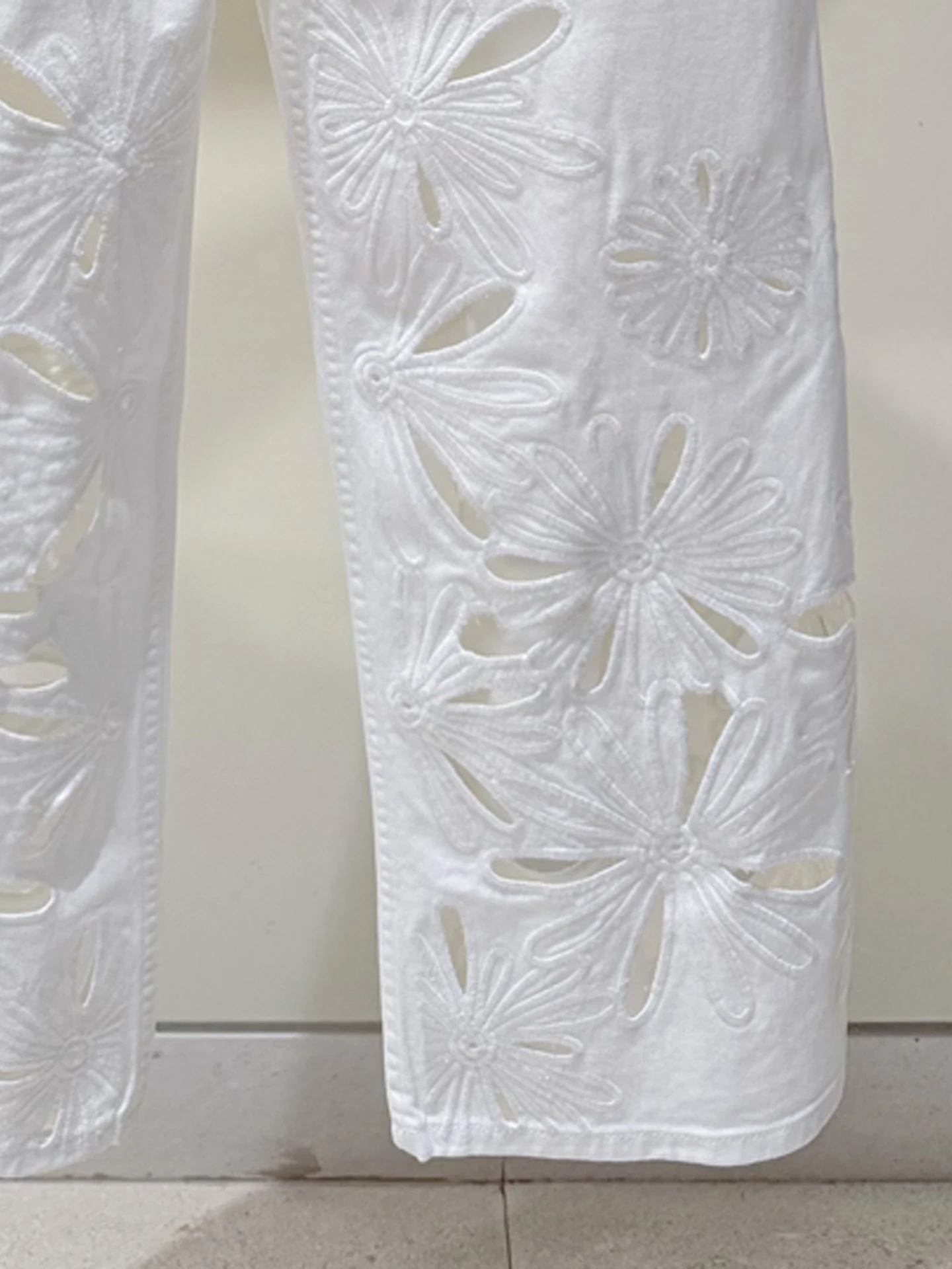 Elegant White Embroidered Hollow Floral Design Straight Leg Jeans High Waist Zipper Closure Casual Style Four Seasons Wear