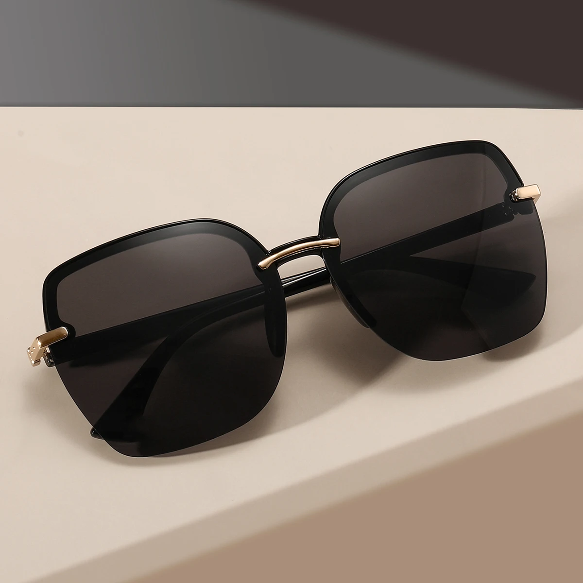 Gafas retro minimalistas con montura cuadrada grande de alta calidad para uso diario y fotografía callejera