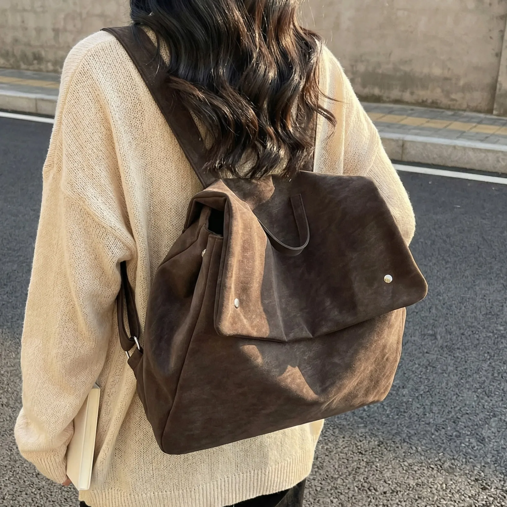 

Женская замшевая роскошная дорожная сумка большой емкости, корейский ленивый стиль, двойная сумка на плечо, студенческая сумка для книг, модный женский рюкзак