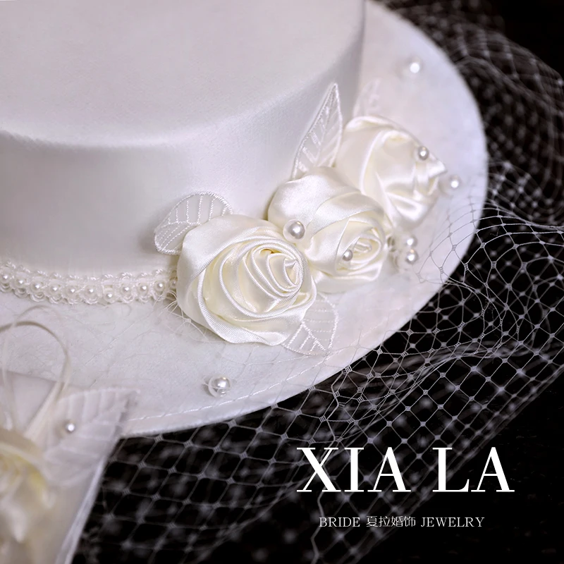 2025 Autumn Design White Large Satin Wedding Hat for Women Eleganty Flower Pearls Formal Fedora Cap Face Veil Church Headdress
