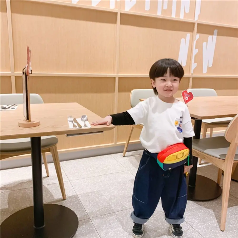 Borsa a tracolla con cintura regolabile alla moda per bambini Borse da petto per bambini con cerniera morbida e liscia Marsupio portatile a forma di auto per cartoni animati Ragazzo