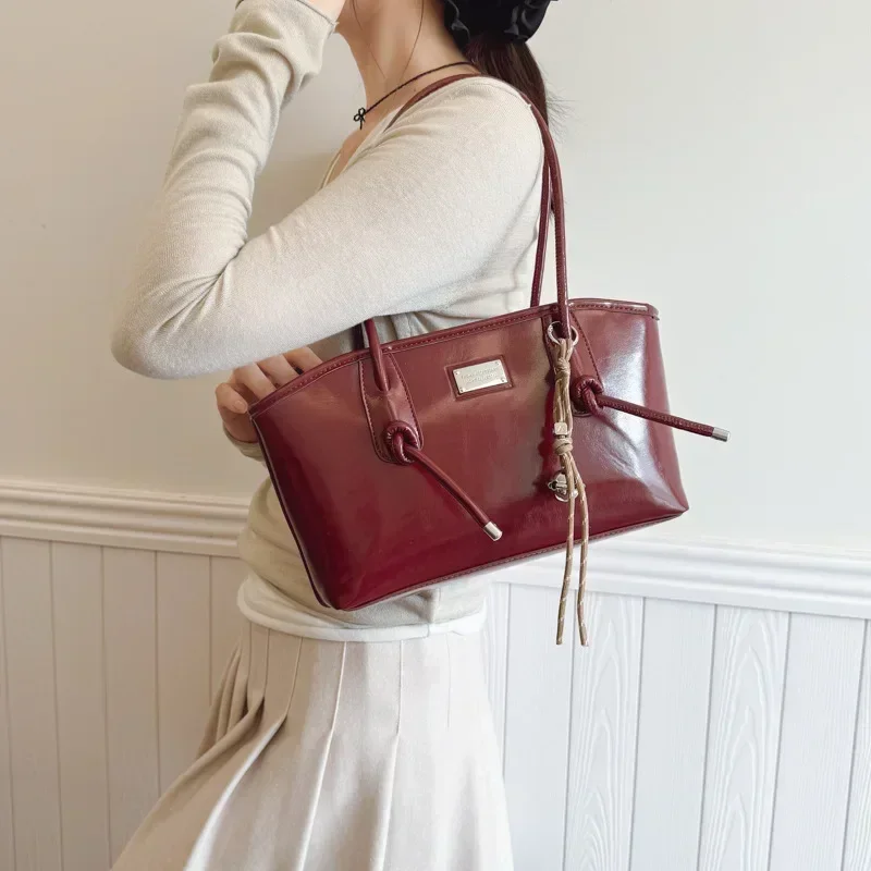 

2025 Luxury Handheld Tote Bag for Women Versatile Shoulder & Underarm Carry Chic Purse for Office & Weekend Getaways