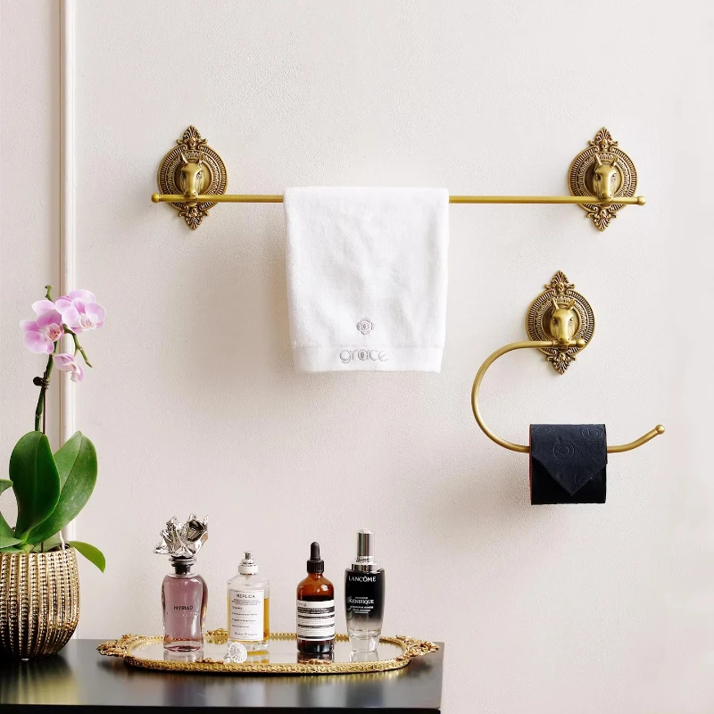 

Набор аксессуаров для ванной комнаты в ретро-стиле из позолоченной латуни: крючок для халата, держатель для туалетной бумаги, вешалка для полотенец, кольцо для полотенец, золотая вешалка для полотенец, мыльница.