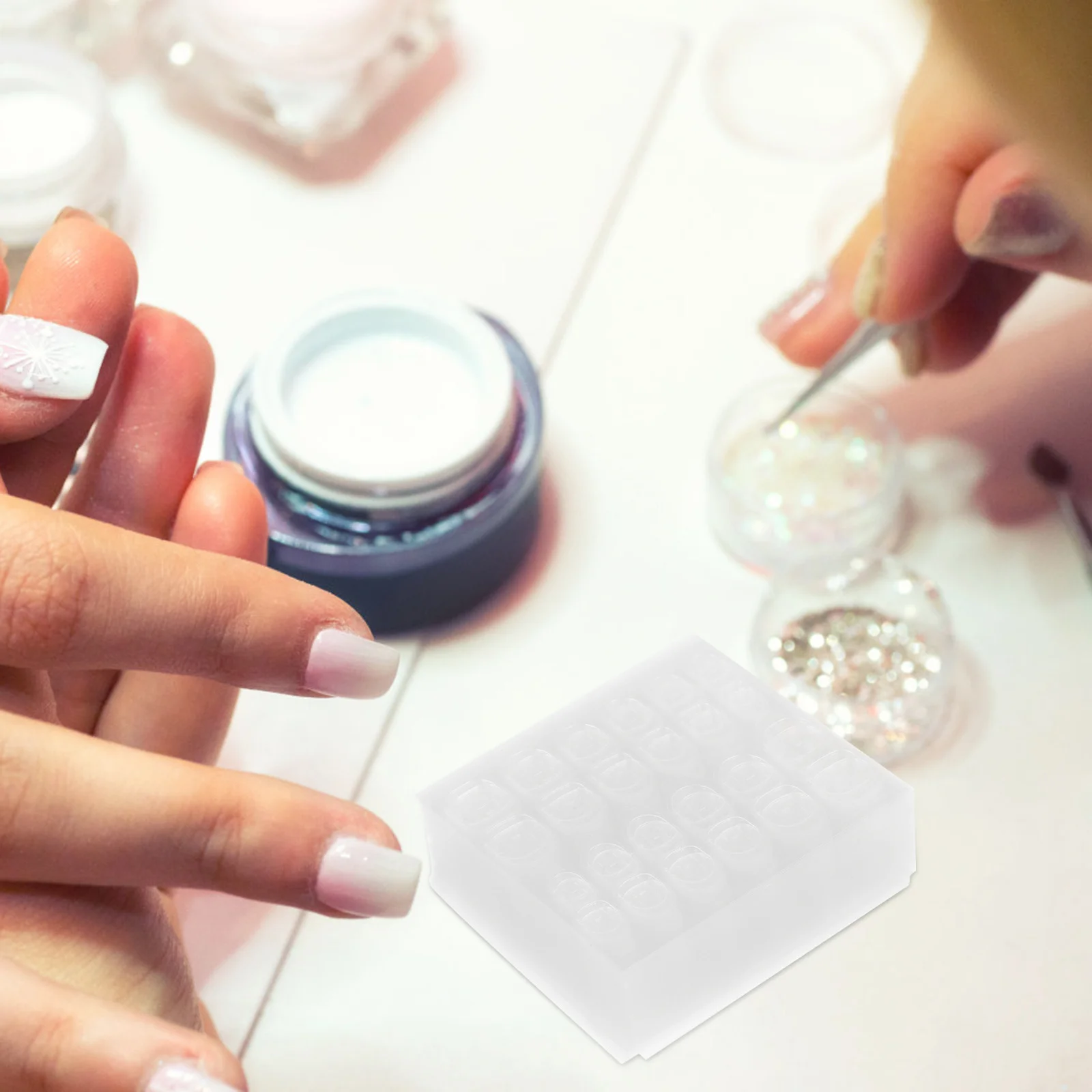 

Nail Glue Stickers for Press on Nails Sticky Tabs Transparent Invisible Self-Adhesive Easy to Use Remove Reusable Nail Art