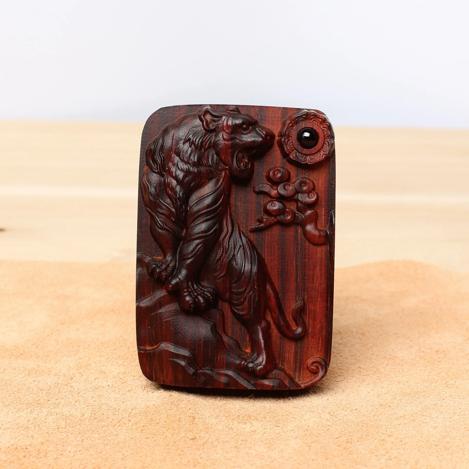 Lobular red sandalwood carved tiger down the mountain like tiger adds wings pendant brand wood carving log pendant Key chain bag