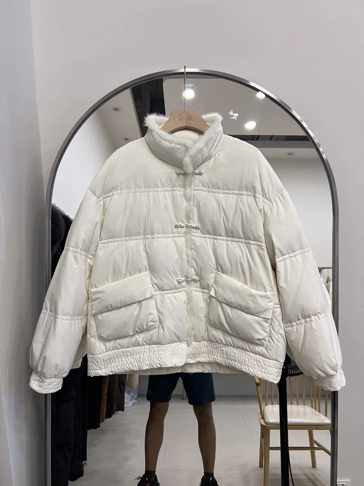 النمط الصيني الجديد الوقوف طوق مشبك فرو المنك الأبيض بطة أسفل سترة الشتاء المرأة الجديدة أنيقة بلون أسفل معطف