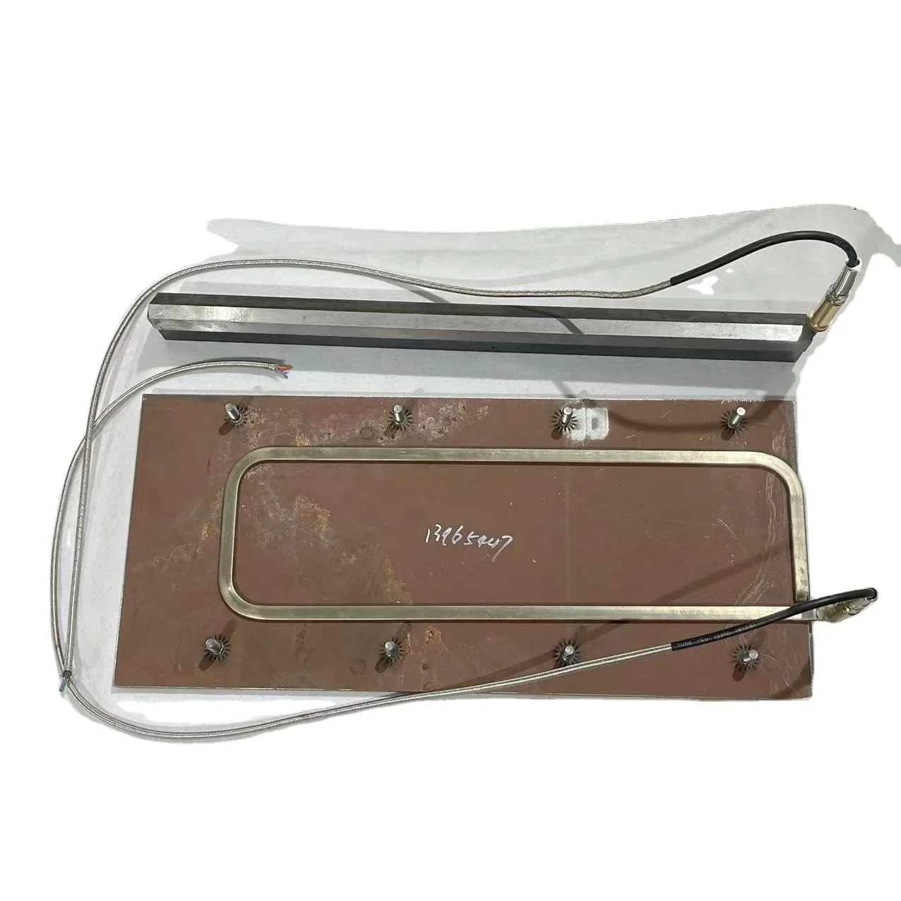 

Применяется к высококачественному шпаклера AB600-2 2052858 2052859, шнековую дорожую машину для асфальтовых шпаклеров