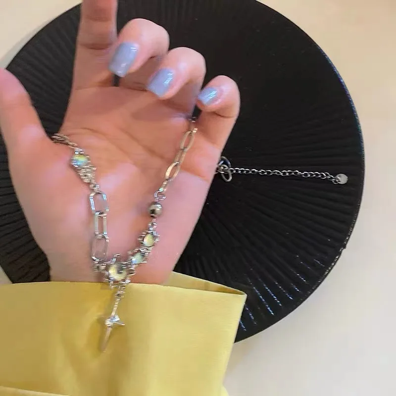 قلادة نسائية متقاطعة من حجر القمر - إكسسوار سلسلة الترقوة Y2K بتصميم فاخر وخفيف الوزن