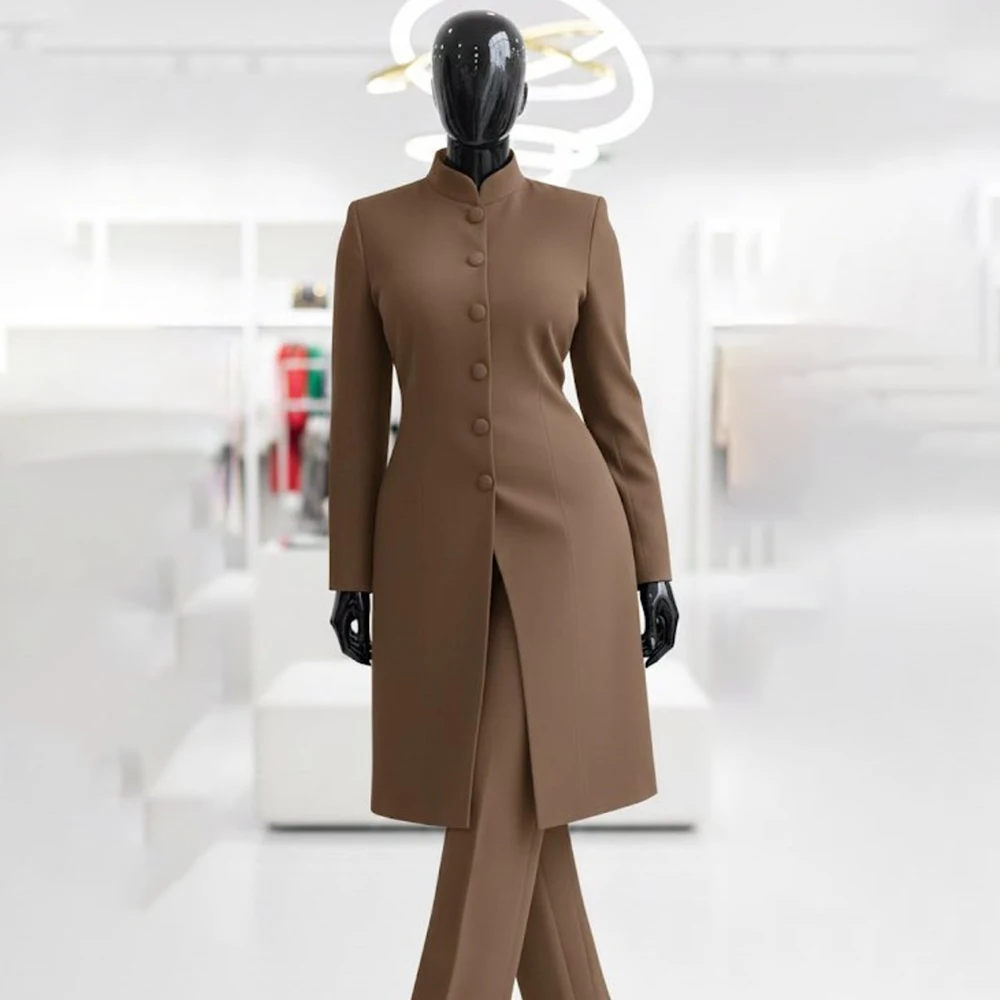 

Элегантный коричневый женский деловой костюм: пиджак и брюки, приталенный, на одной пуговице, 2 предмета