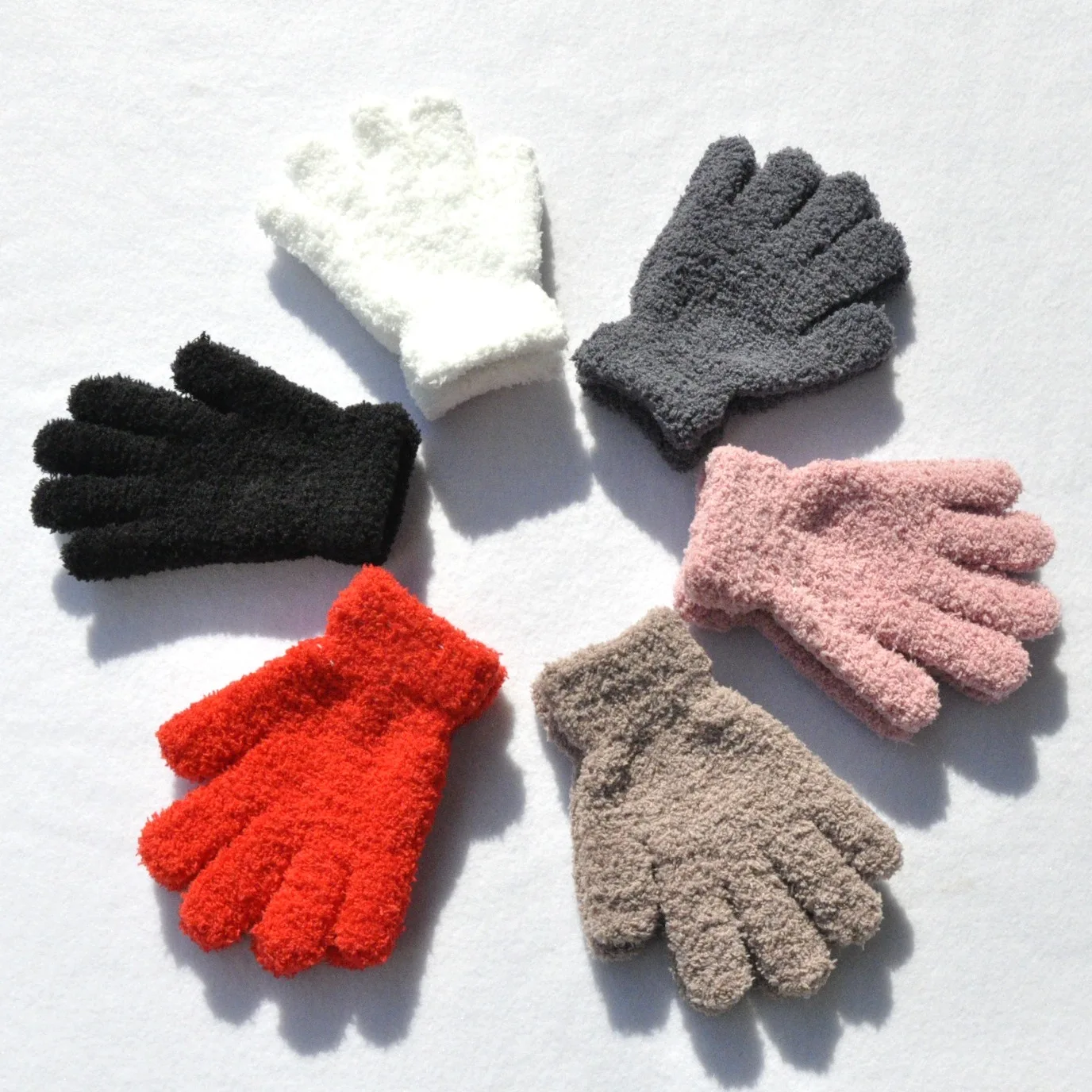 Guantes de lana de Coral para niños, manoplas de dedo completo peludas de felpa gruesa, suaves, para escritura, mantiene el calor, de 5 a 11 años, Invierno