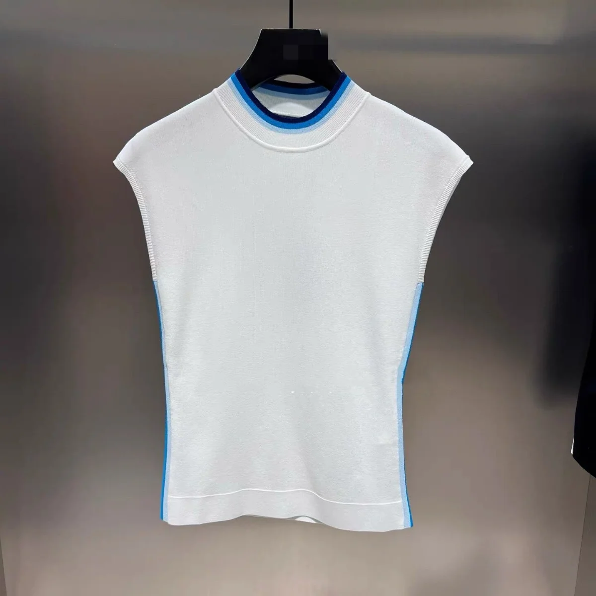 2026 Summer New Korean Design Women's Golf Sleeveless Top Stretchy Ice Silk for Daily Casual Top Breathable Slim Fit Yoga Wear view 2
