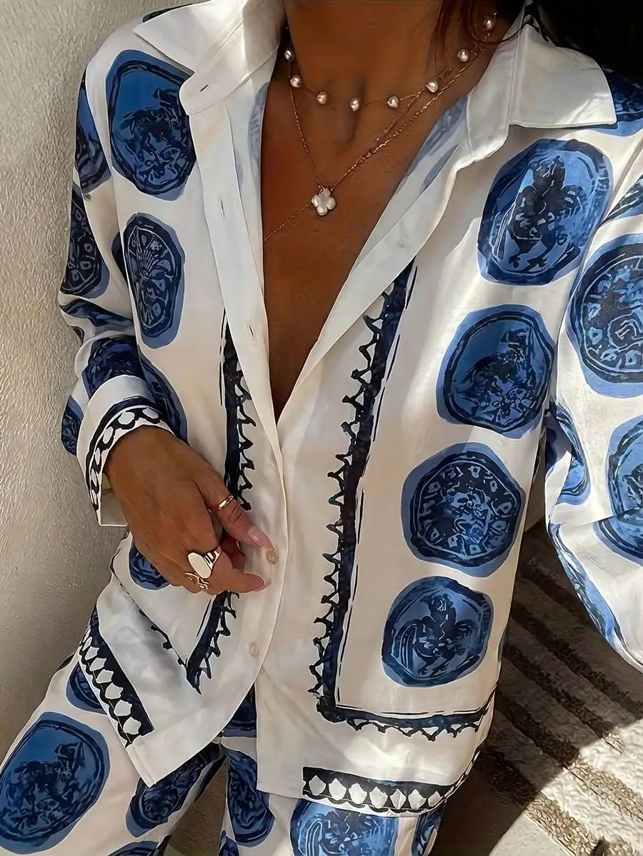 Conjunto de Dos Piezas con Estampado de Medallón Circular, Blusa con Botones y Pantalones Anchos, 100% Poliéster, Elegancia Casual para Vacaciones