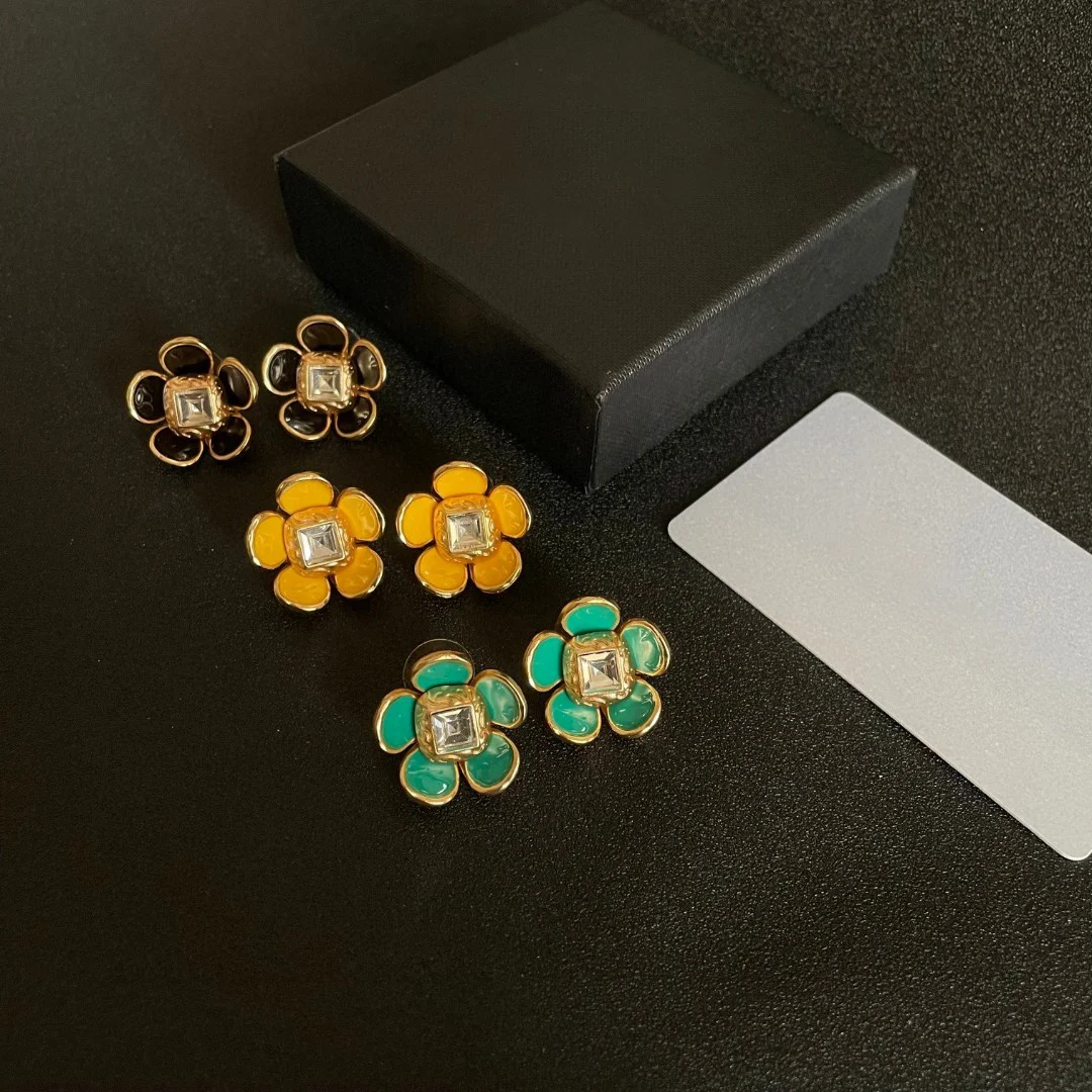 

Classic flower stud inlaid with crystals earrings for women holiday gifts