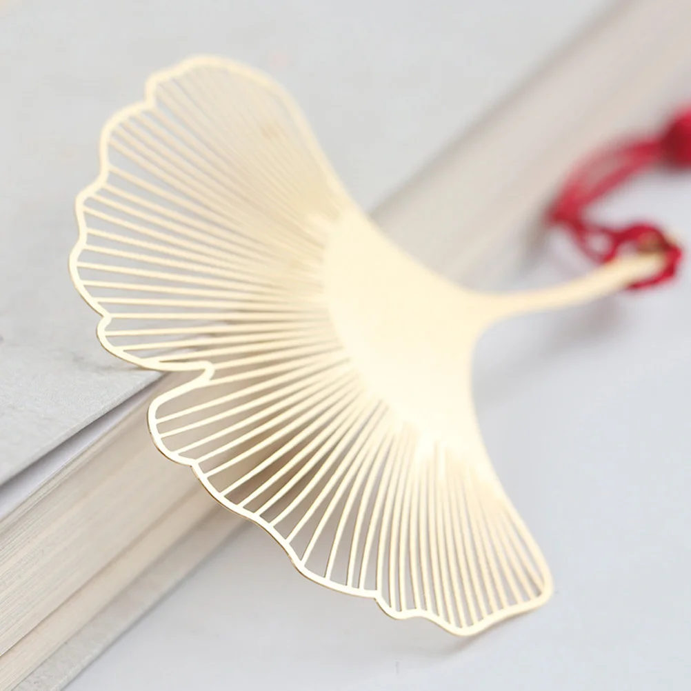 

Creative Brass Bookmarks Metal Vintage Electroplated Ginkgo Leaves Pattern Ideal for Readers Stationery Gifts Random Tassel