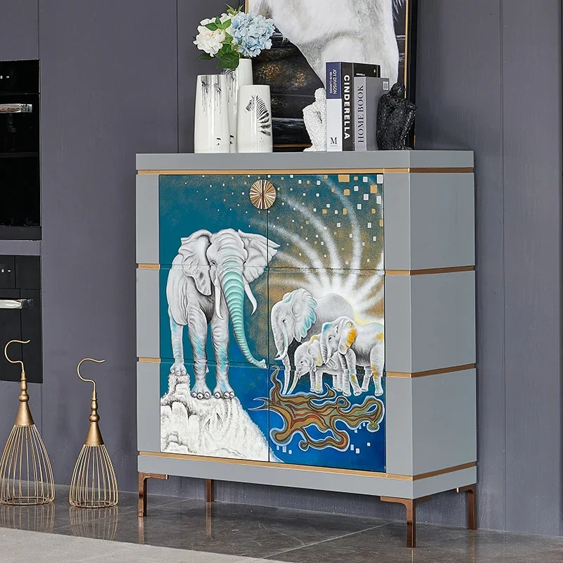 

Современный шкаф для обуви в стиле лёгкой роскоши с интегрированной защитой от солнца и местом для хранения