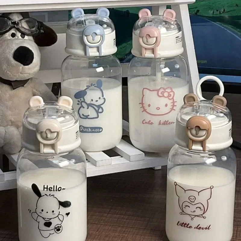 Taza de paja transparente Sanrio para niños, botella portátil Kawaii de dibujos animados, Hello Kitty, Pochacco Kuromi, lindo Anime, regalos para niños, 580ML