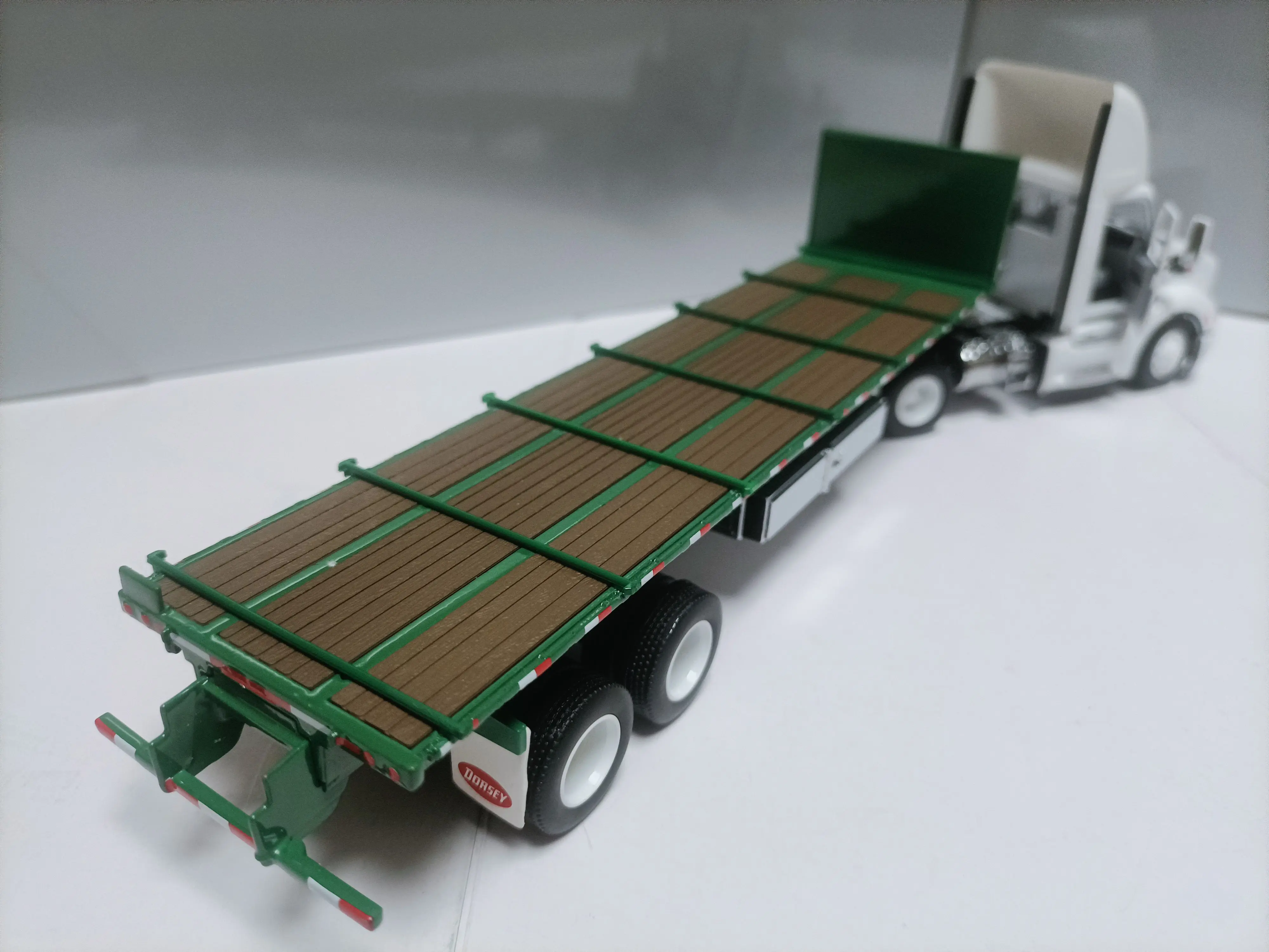 DM 1:50 Peterbilt 579 U-BOX Truck Simulation Limited Edition Alloy Metal Static Car Model Toy Gift