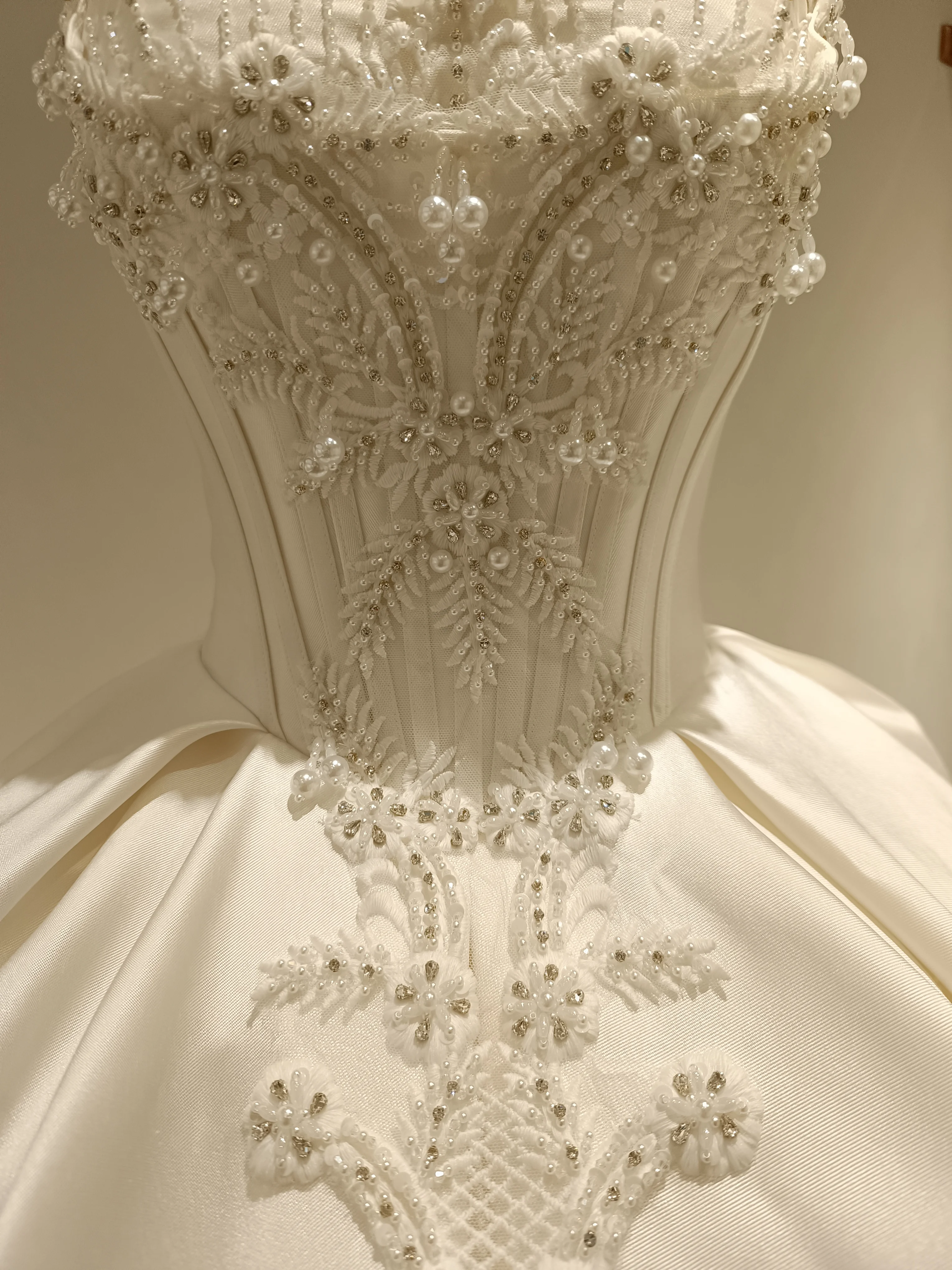 Robe de Mariée Sans Bretelles Brodée de Perles, Corsage Sophia