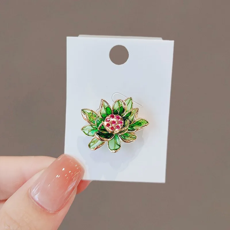 Green lotus flower brooch, high-end women's enamel color, exquisite small size brooch, suit chest flower, clothing accessories