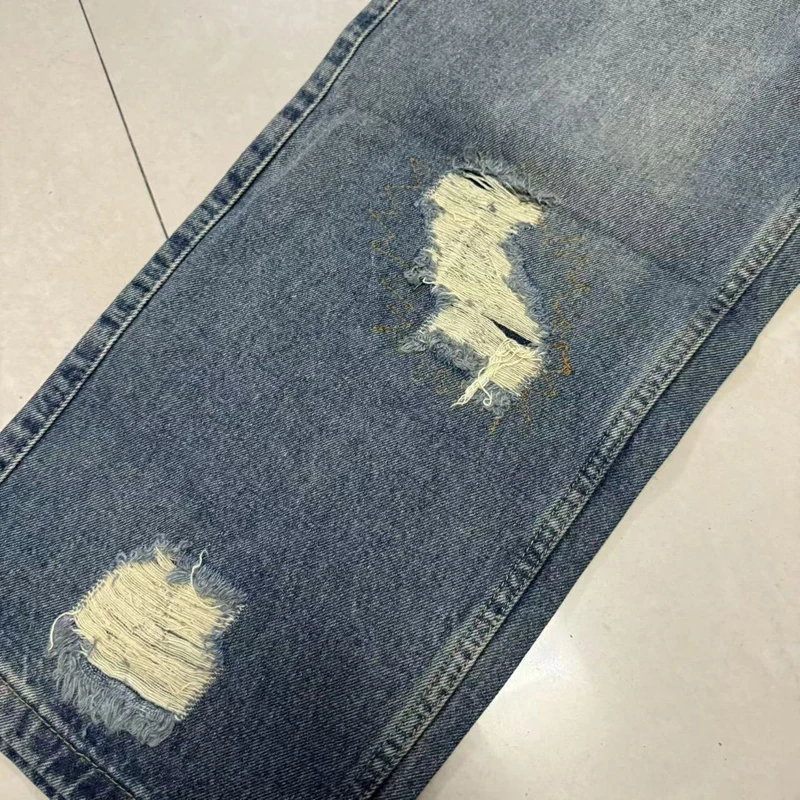 Jeans Strappati Derschutze di  - Embroidery Photoshop recensione e prezzo