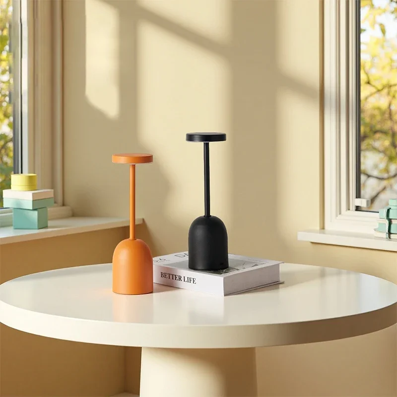 Lampu Meja LED Ruang Tamu Kamar Tidur Lampu Meja Dekorasi Meja Lampu Meja Dapat Diisi Ulang Peredupan Tiga Warna Lampu Meja Bentuk Gelas Anggur