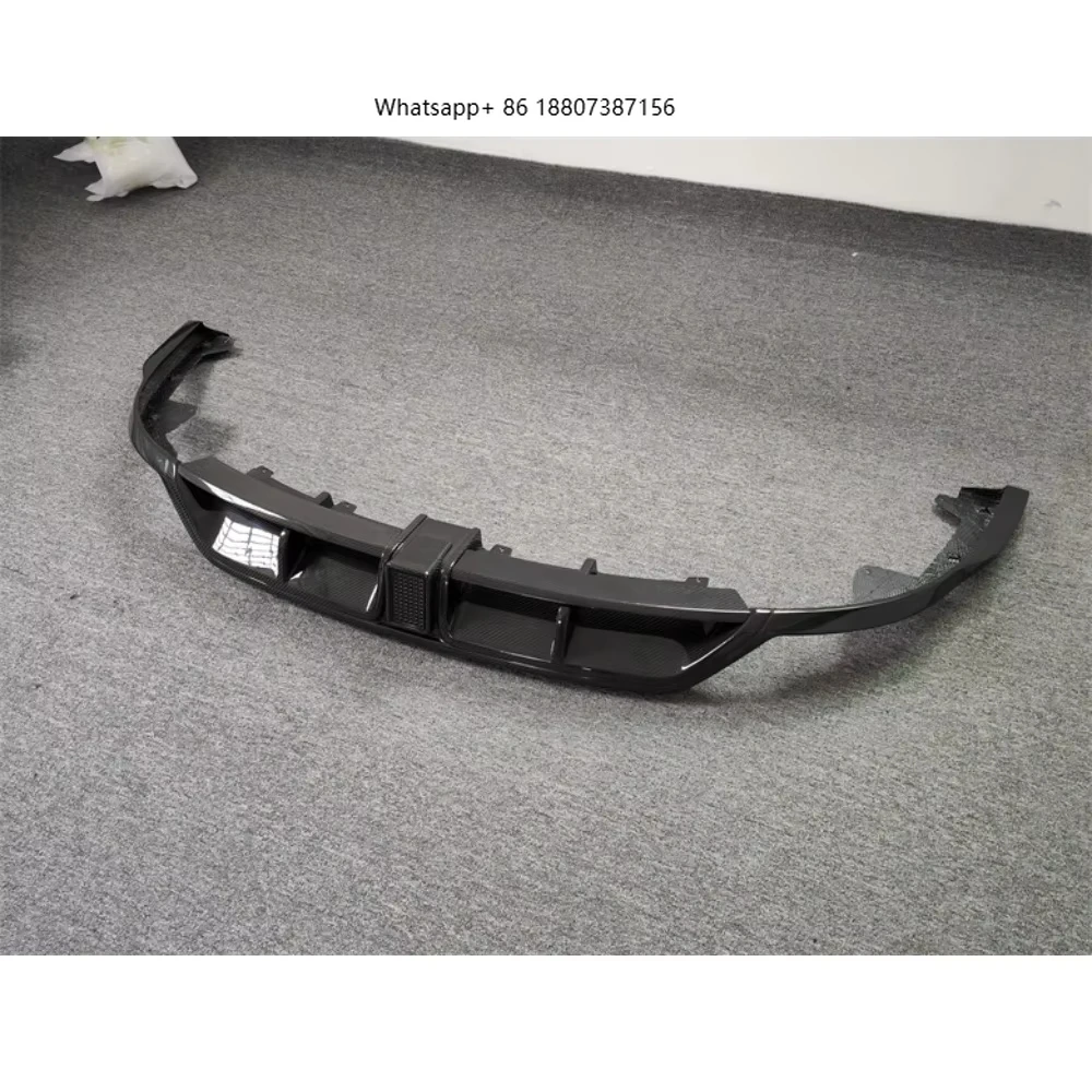 

Модернизированный и модифицированный новый карбоновый световой элемент в стиле M с задним диффузором для обвеса Rolls Royce Cullinan