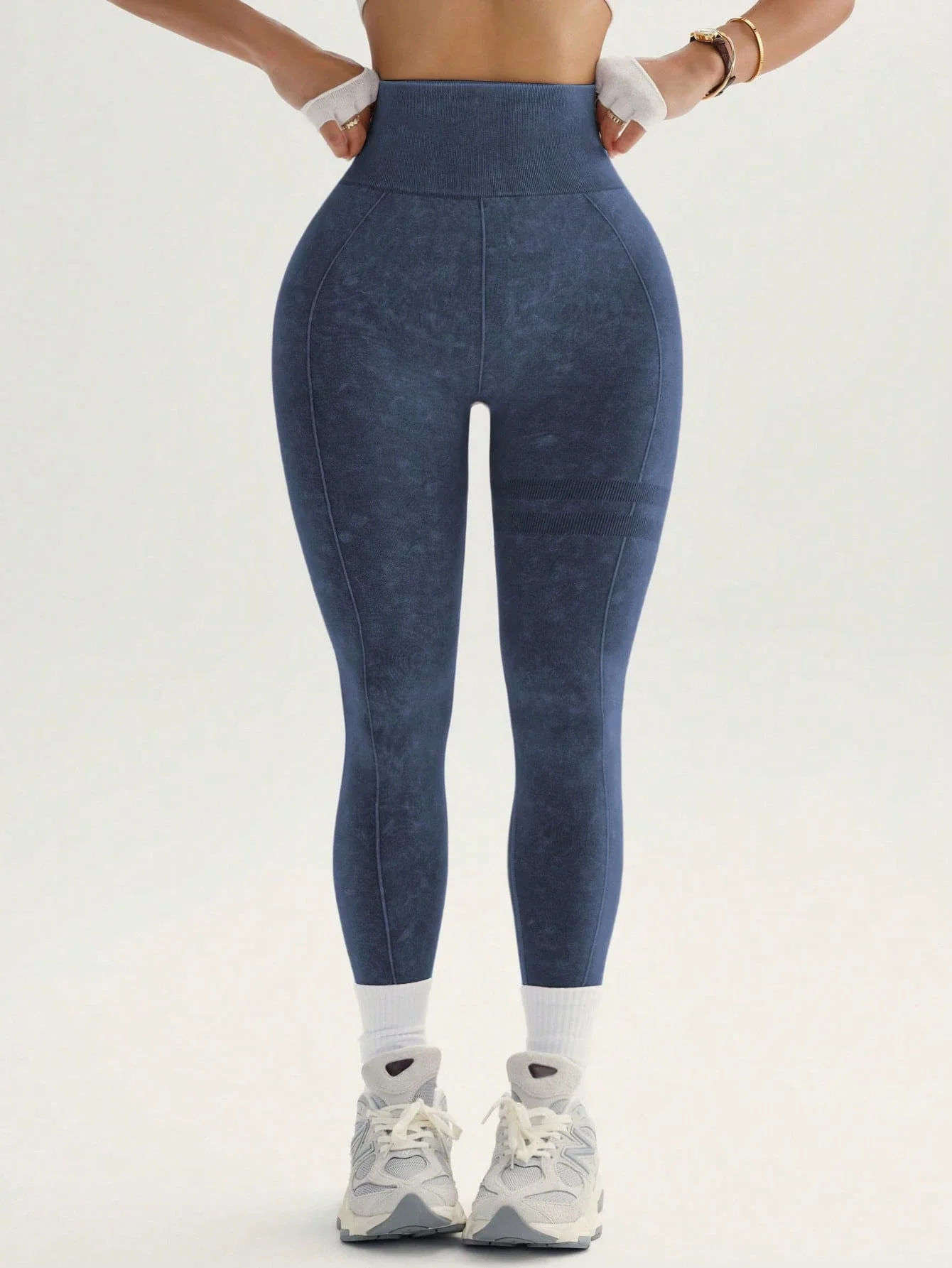 Women's Seamless High Waist Yoga Leggings Breathable Sweat Wicking Peach Butt Enhancing Sports Tights