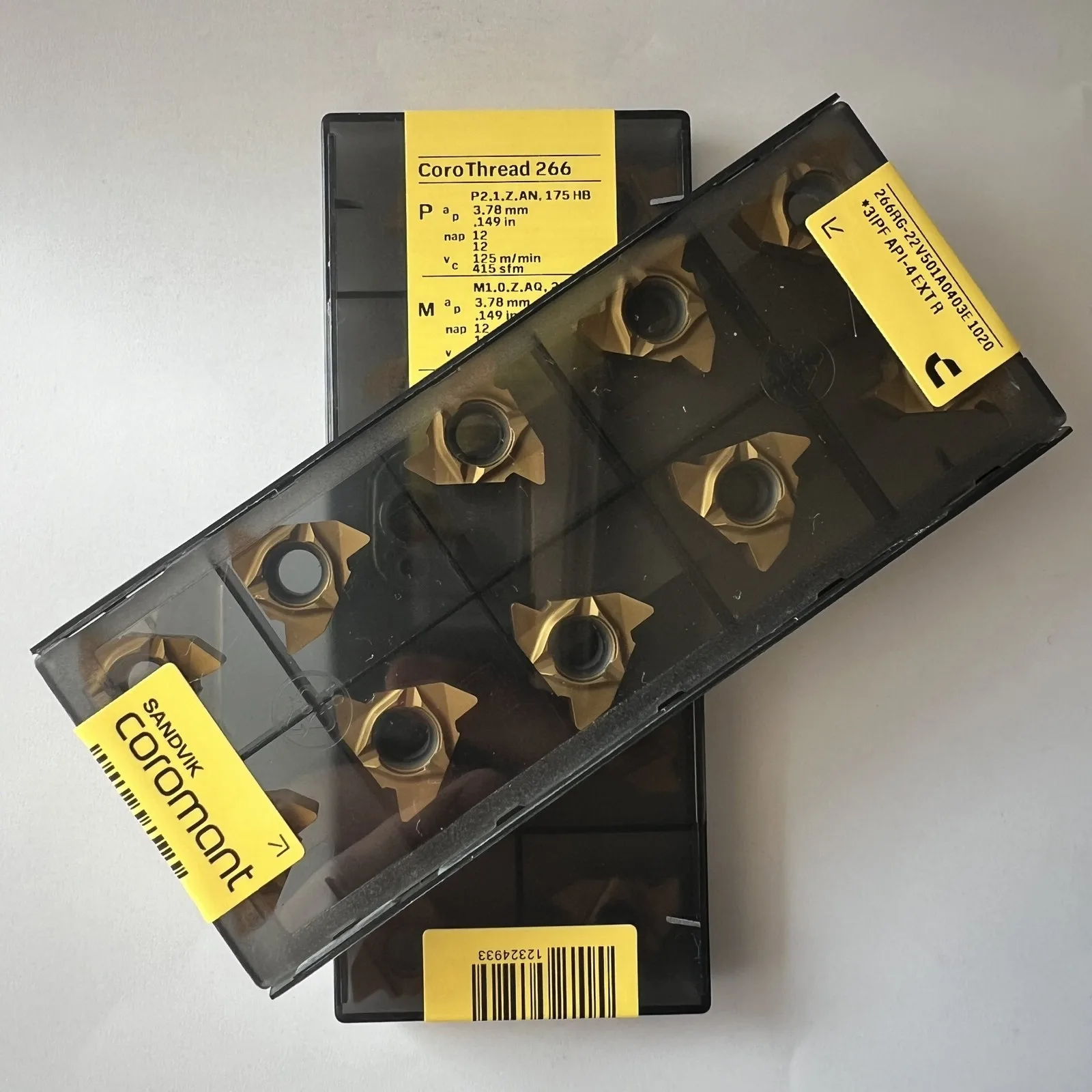 

SANDVIK / 266RG-22V501A0403E 1020 / Swedish hard alloy blade 10 Pcs