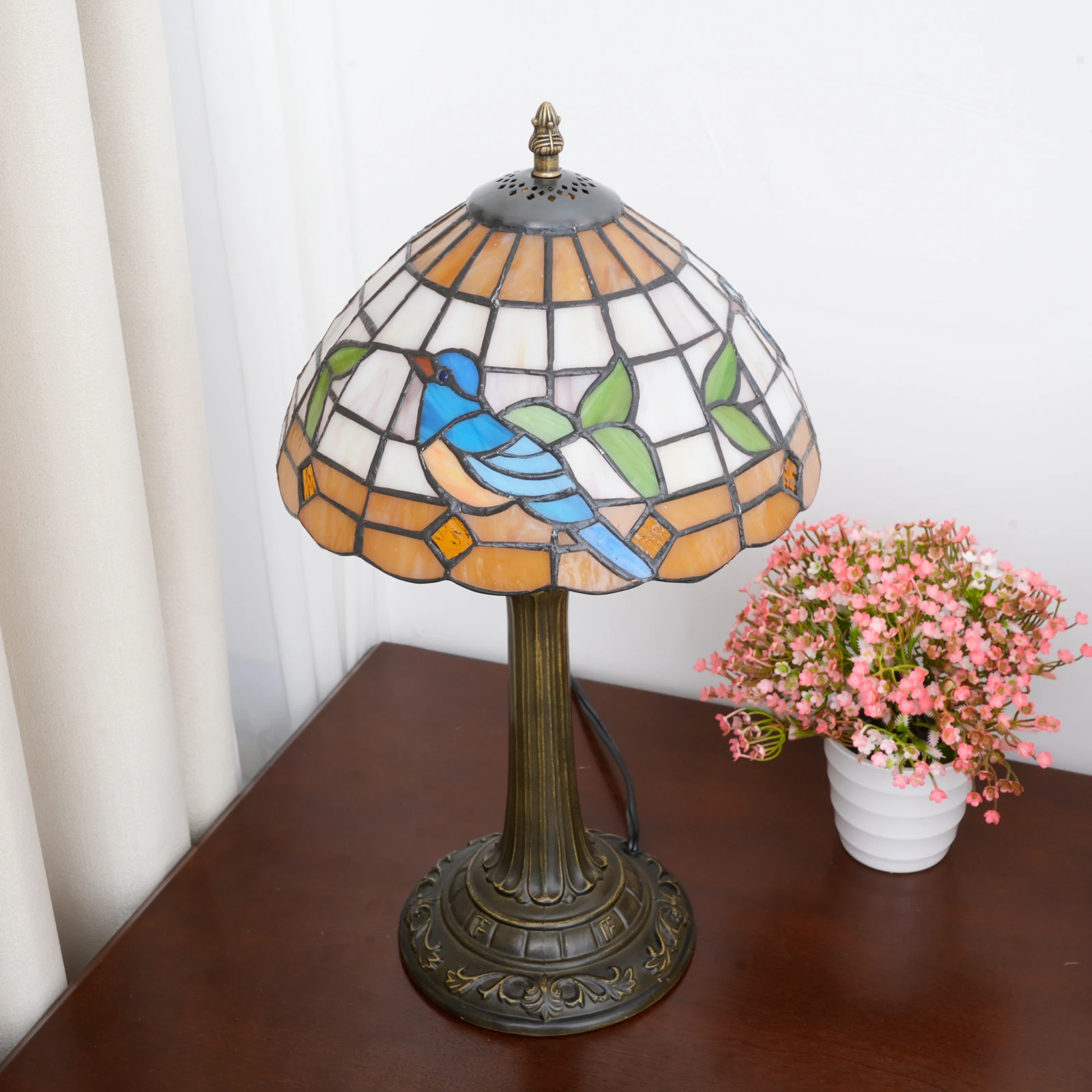 Tiffany Style Stained Glass Table Lamp, Cardinal Bird Desk Lamp W 10“ Great for Office Home Decor & Night Lighting