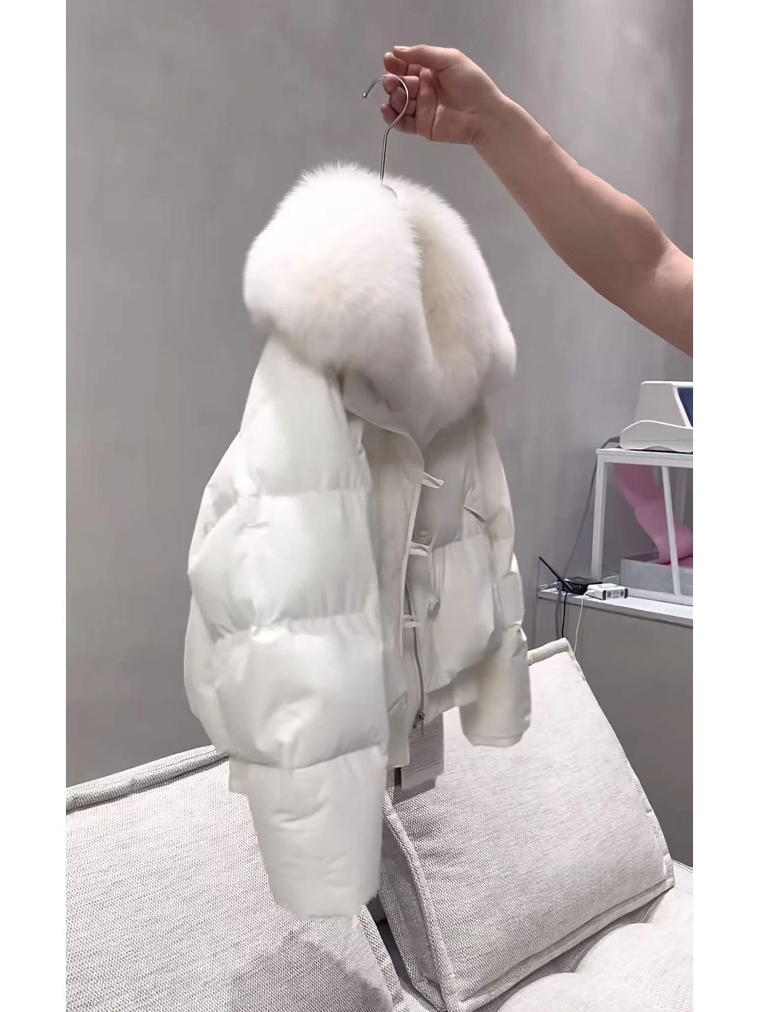 울트라 화이트 코튼 푸퍼 재킷 슈퍼 귀여운 큰 칼라 플러피 브레드 스타일 여성 겨울 아우터웨어