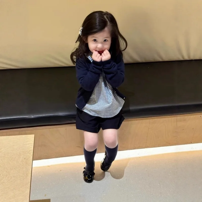 

Girls Set 2025 Autumn Cute Plaid Flower Embroidery Shirt Darkblue Knit Cardigan Black Shorts Trendy Three Piece Outfit Sets