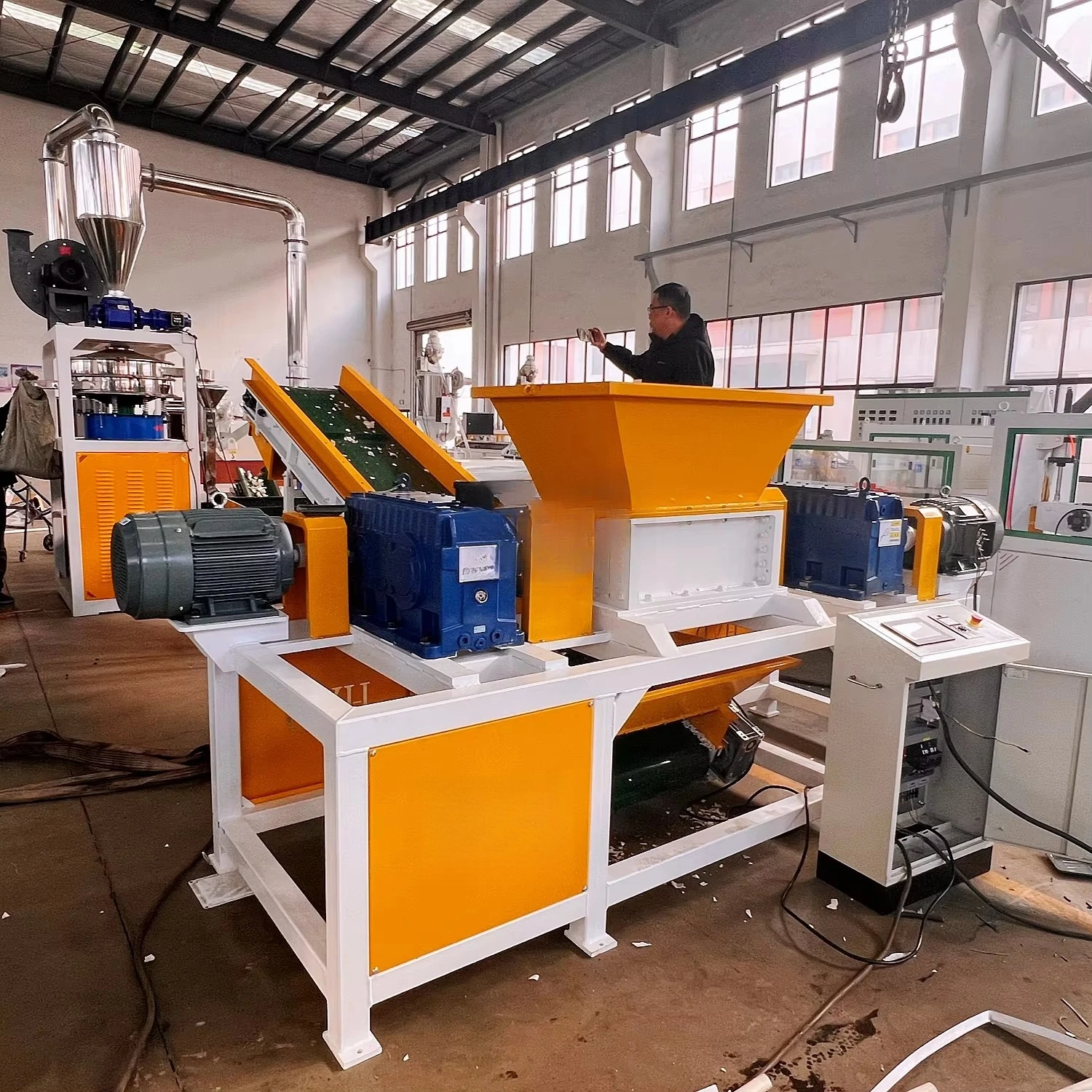Waste Plastic Shredder with Single Shaft Gearbox and Motor High Productivity Safety Lock 380V SKD-11 Blades
