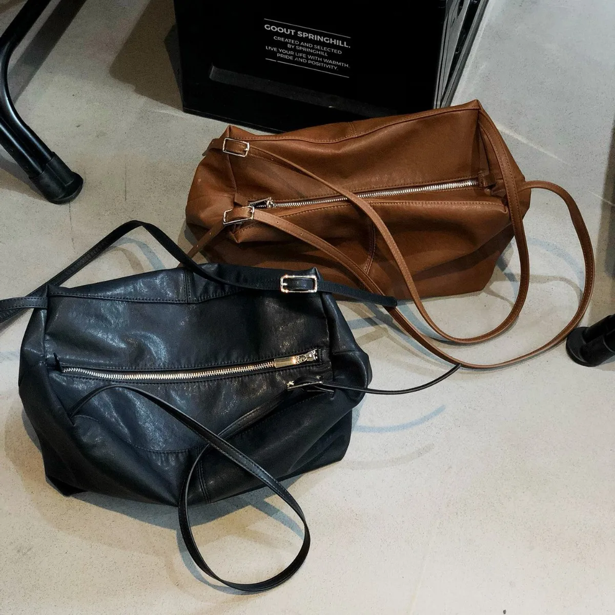 Minimalist Lazy Slack Tote Bag Women's Large Capacity Commuter Big Bag Casual Soft Leather One Shoulder Crossbody Bag Pillow Bag