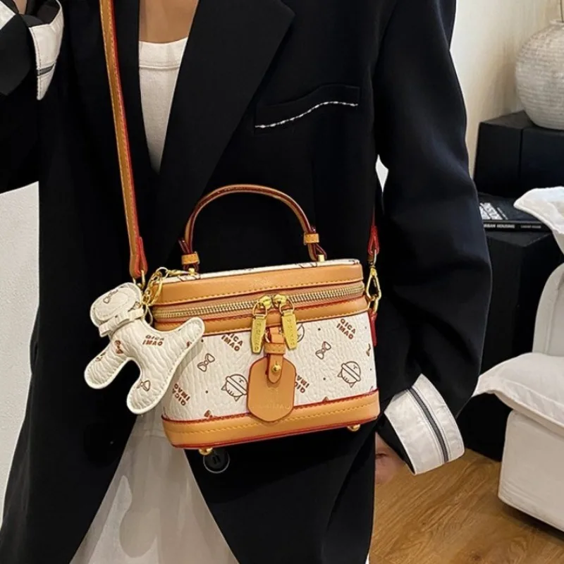

Vintage Inspired Charm Bag For Women Retro Underarm Shoulder Bag For Nostalgic Outings And Classic Style