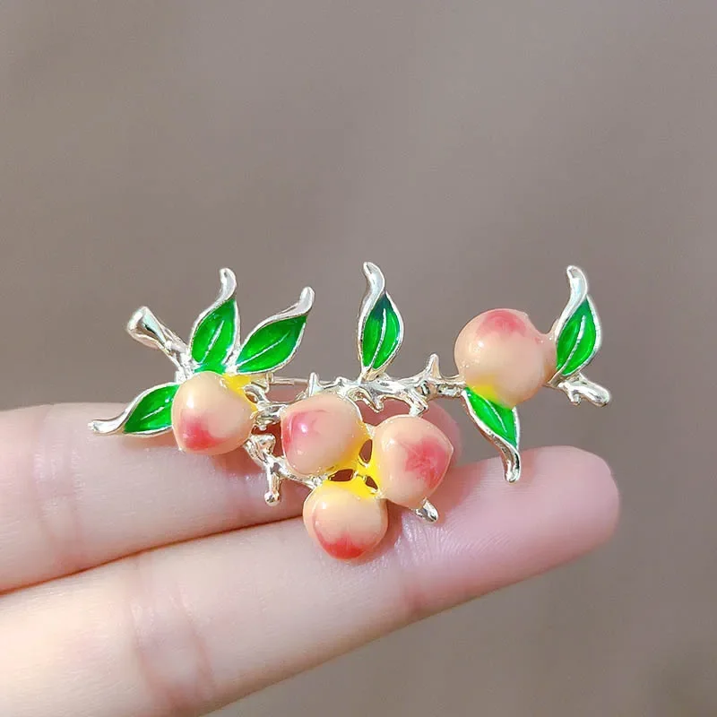 

Новая брошь в виде персика в китайском стиле для женщин, модный корсаж с фруктовым персиком, нишевый дизайн, аксессуар для булавки Cheongsam