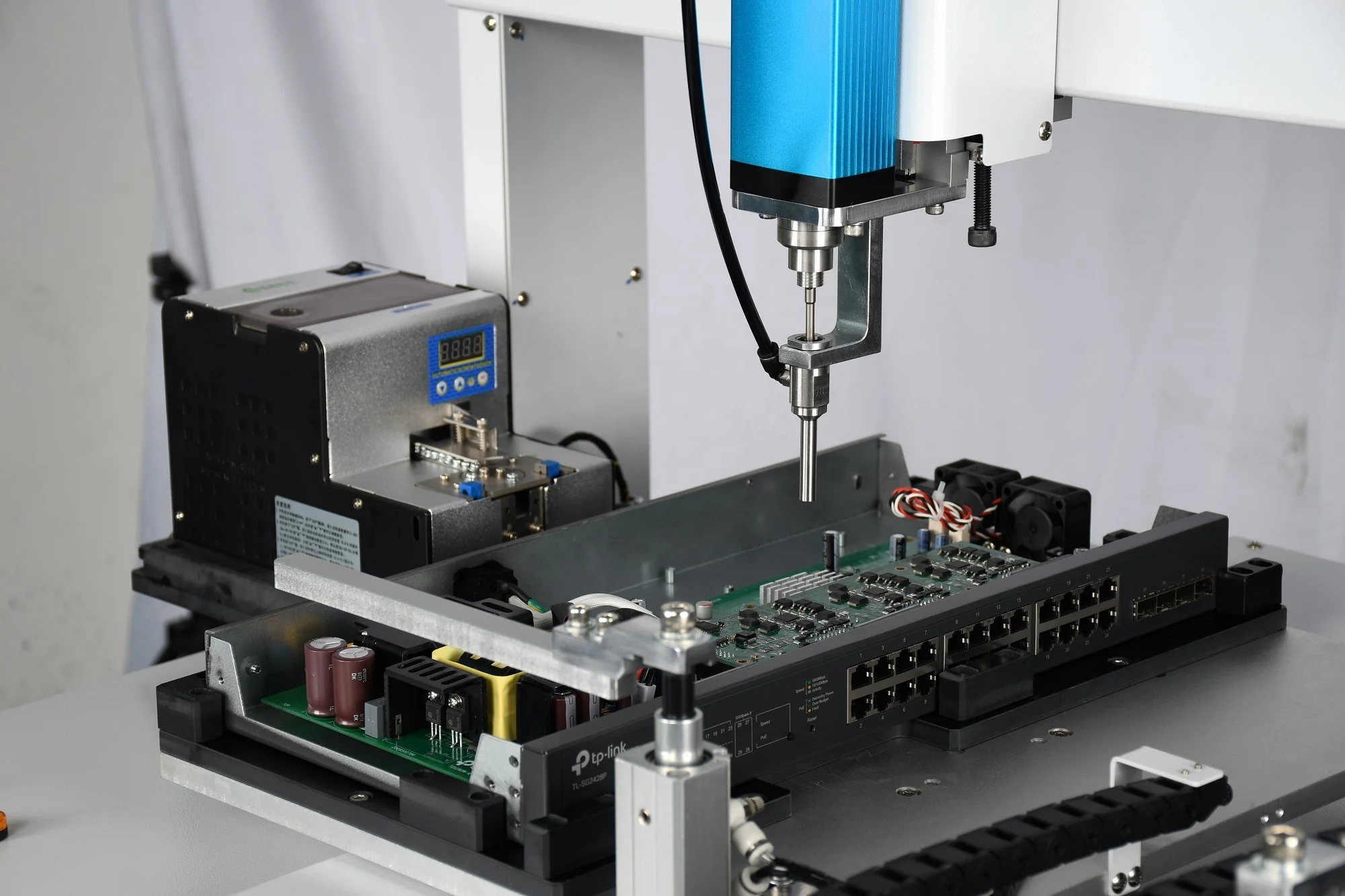 M1-M5 AC100-240V Macchina automatica per erogare dadi trasportatori per robot cacciavite automatico