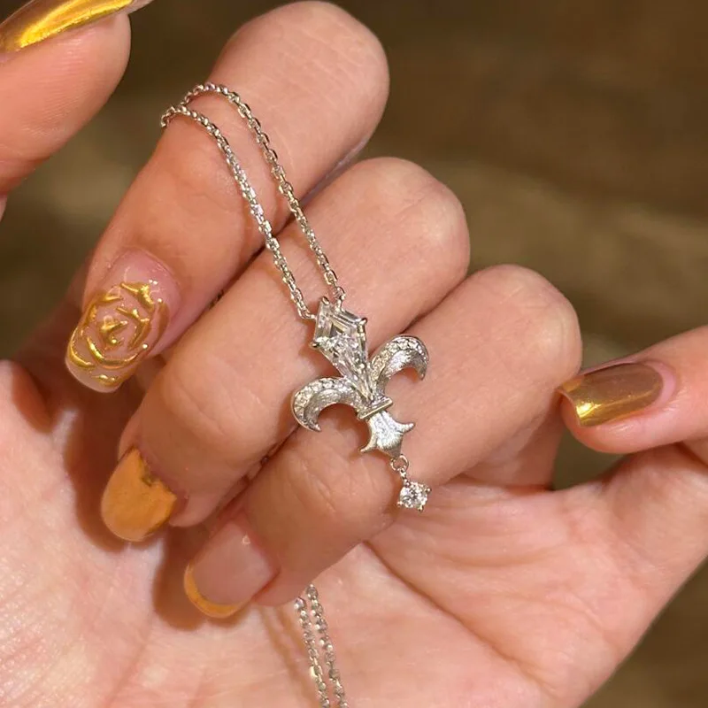 Luxury Dainty Arrow Shaped Fleur De Lis Pendant Necklace Sparkling Rhinestone Brushed Collarbone Chain For Women Daily Wear Gift