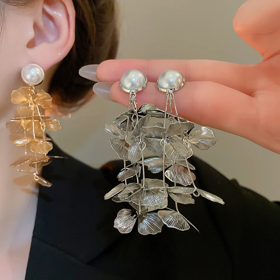 

Metal Openwork Floral Tassel Silver Stud Earrings Courtly Style Fashion Earrings Romantic and Elegant Ear Accessories for Women