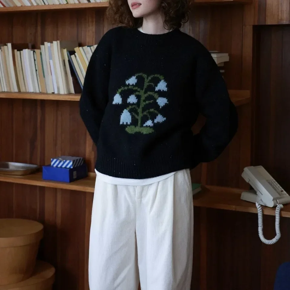 

Cozy Bear-Like Velvet Sweater Vest, Women‘s Heavy Knit Bellflower Top, Two-Tone Overhead Pullover, Soft Winter Wear