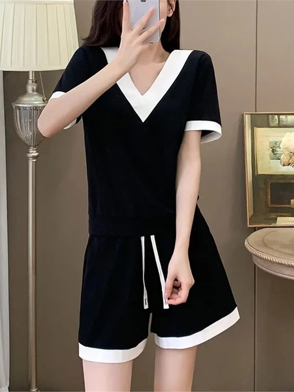 

Повседневный спортивный комплект-двойка для мам: черно-белый костюм с шортами, летний модный облегающий наряд для женщин